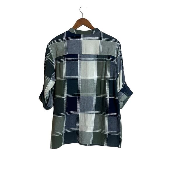 Traditional country collection button down shirt. Size medium - Picture 6 of 6